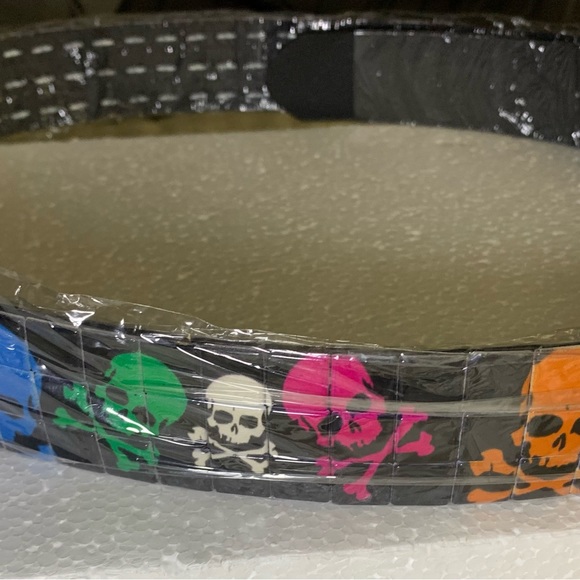 New Unisex skull ☠️ Emo rocker goth Pyramid Studded belt / festival gear - Picture 2 of 11
